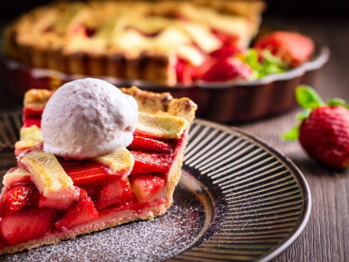Rhubarb and Strawberry Pie