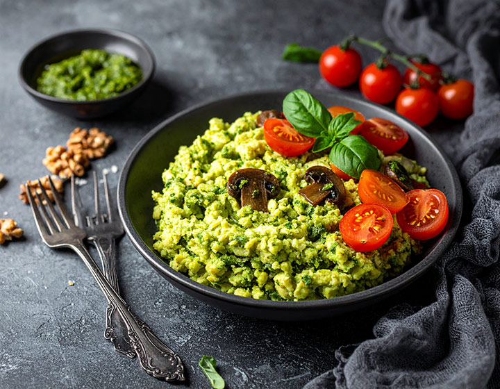 tofu scramble with pesto