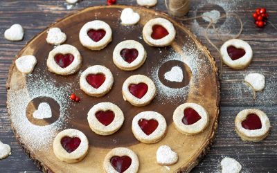 Almond-Flavored-Cookies-with-Rasberry-Filling-WB